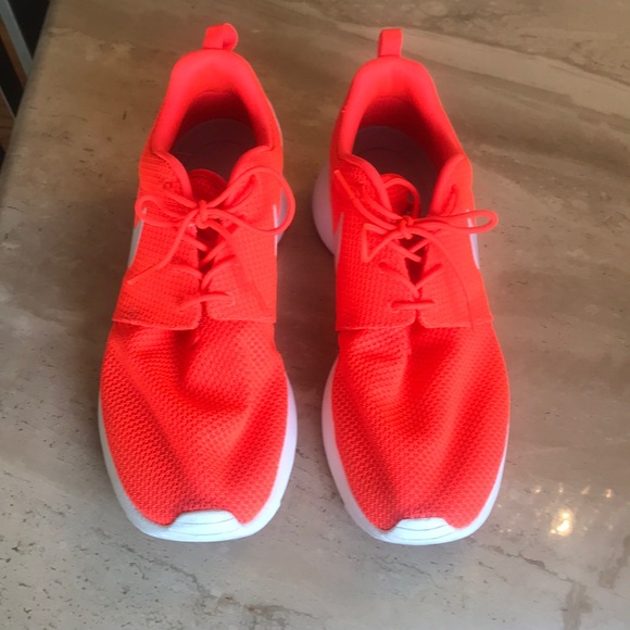 nike roshe total crimson